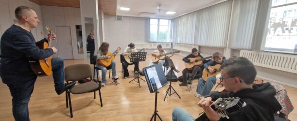 BYTOMSKIE WIBRACJE MUZYCZNE: MELODIA STRUN