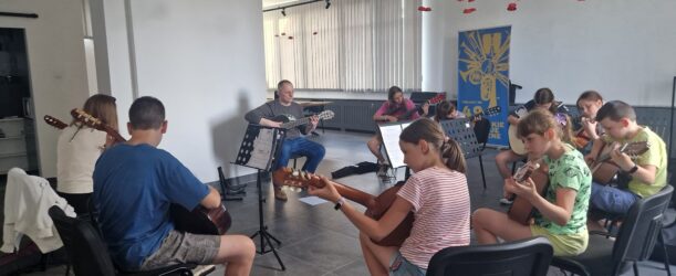 BYTOMSKIE WIBRACJE MUZYCZNE: MELODIA STRUN