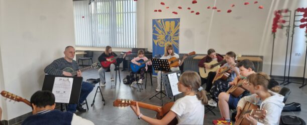 BYTOMSKIE WIBRACJE MUZYCZNE: MELODIA STRUN