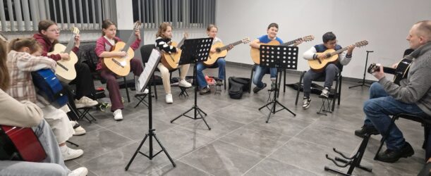 BYTOMSKIE WIBRACJE MUZYCZNE: MELODIA STRUN